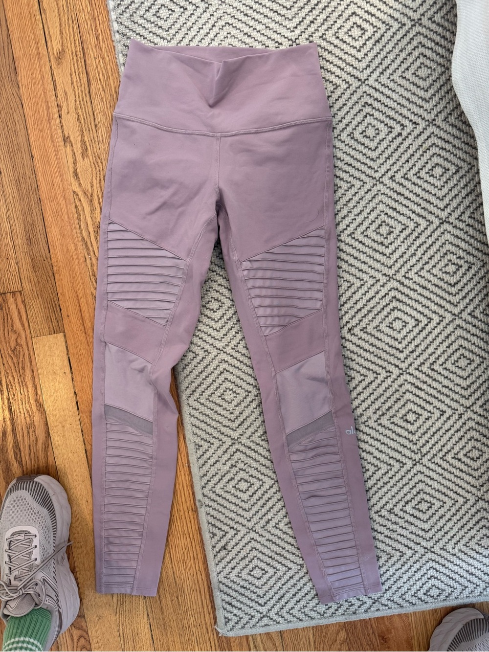 ALO Yoga Ribbed Panel Leggings in Light Purple